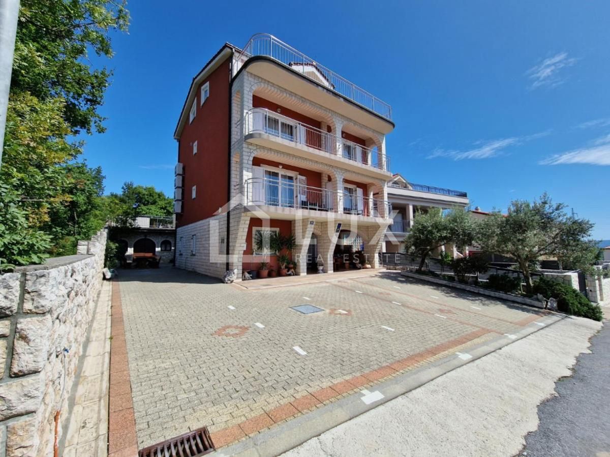 CRIKVENICA - apartmajska hiša z bazenom