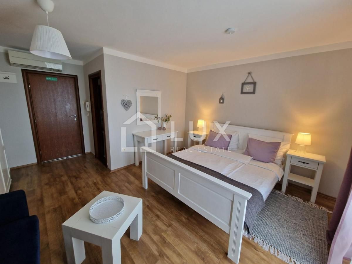 CRIKVENICA - apartmajska hiša z bazenom