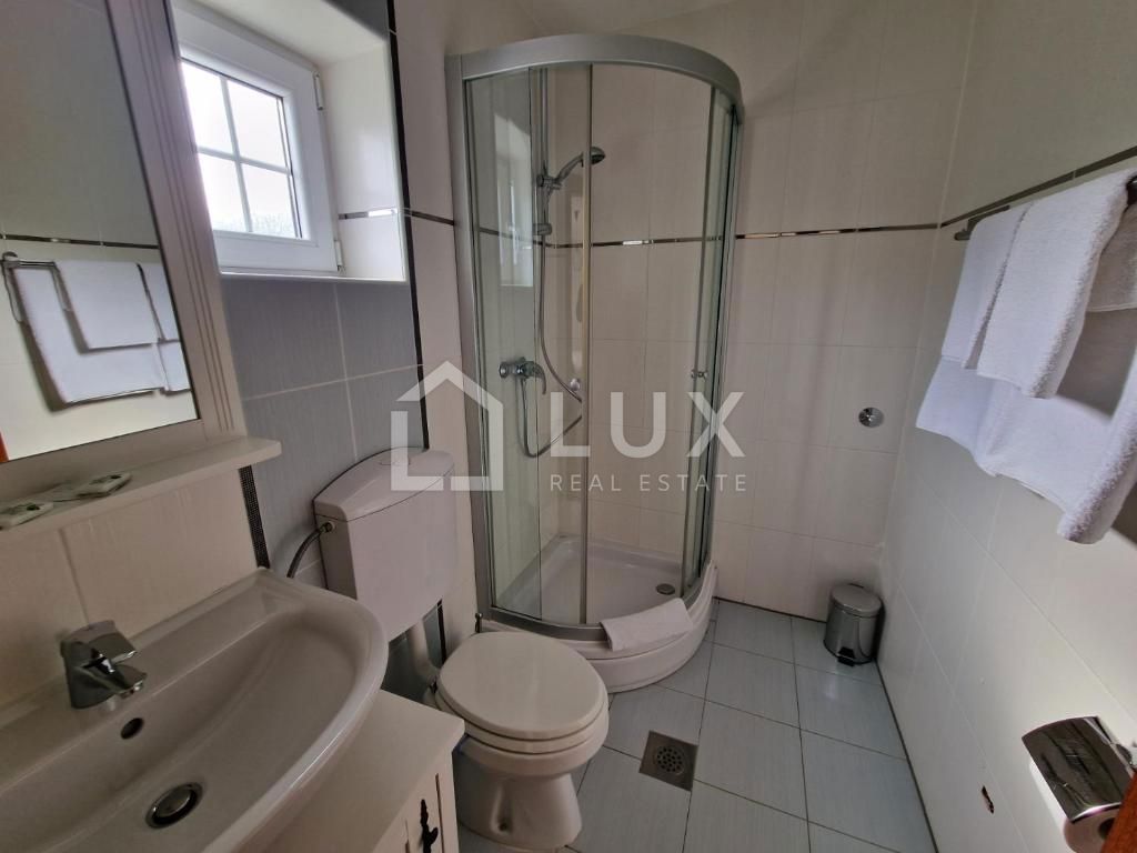 CRIKVENICA - apartmajska hiša z bazenom