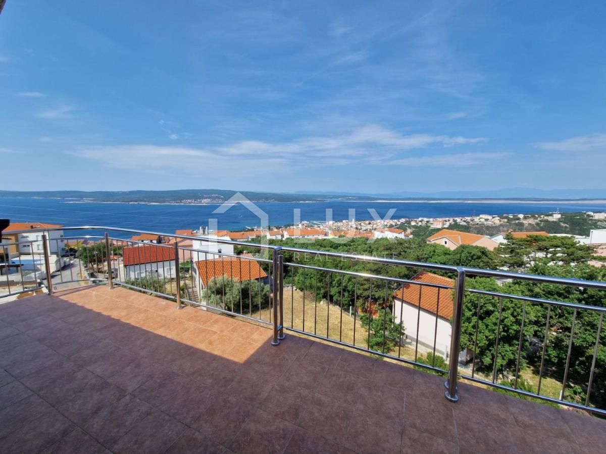 CRIKVENICA - apartmajska hiša z bazenom