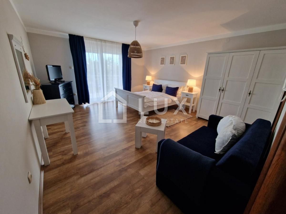 CRIKVENICA - apartmajska hiša z bazenom
