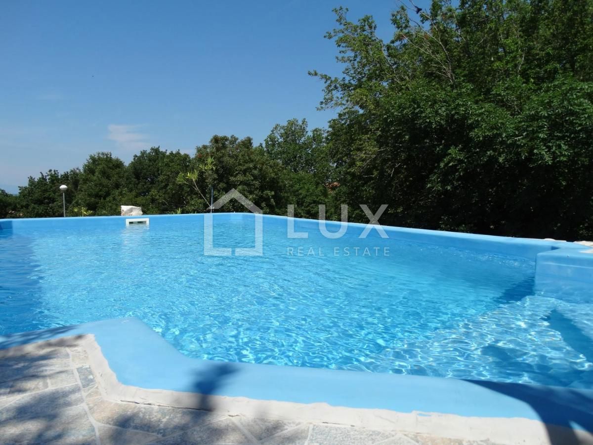 CRIKVENICA - apartmajska hiša z bazenom