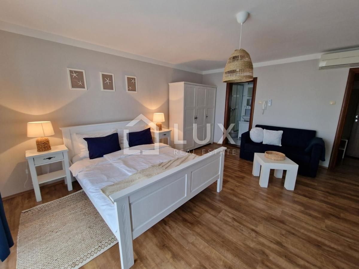 CRIKVENICA - apartmajska hiša z bazenom