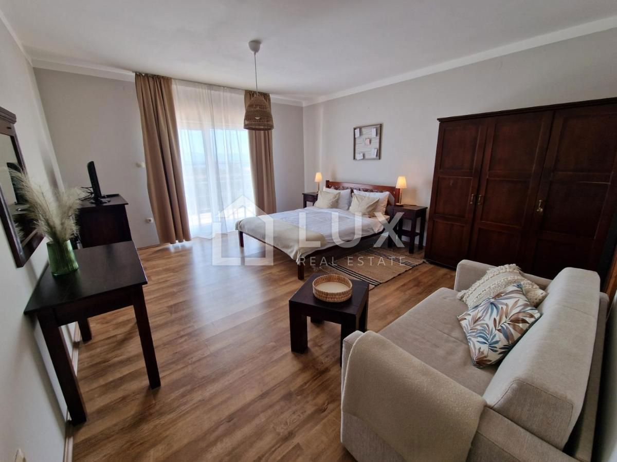 CRIKVENICA - apartmajska hiša z bazenom