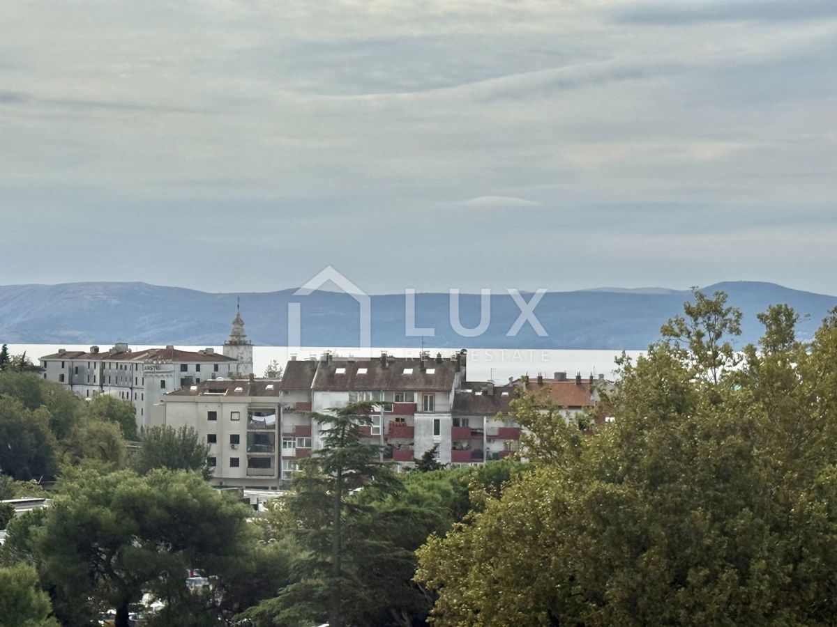 CRIKVENICA - trisobno stanovanje v centru mesta