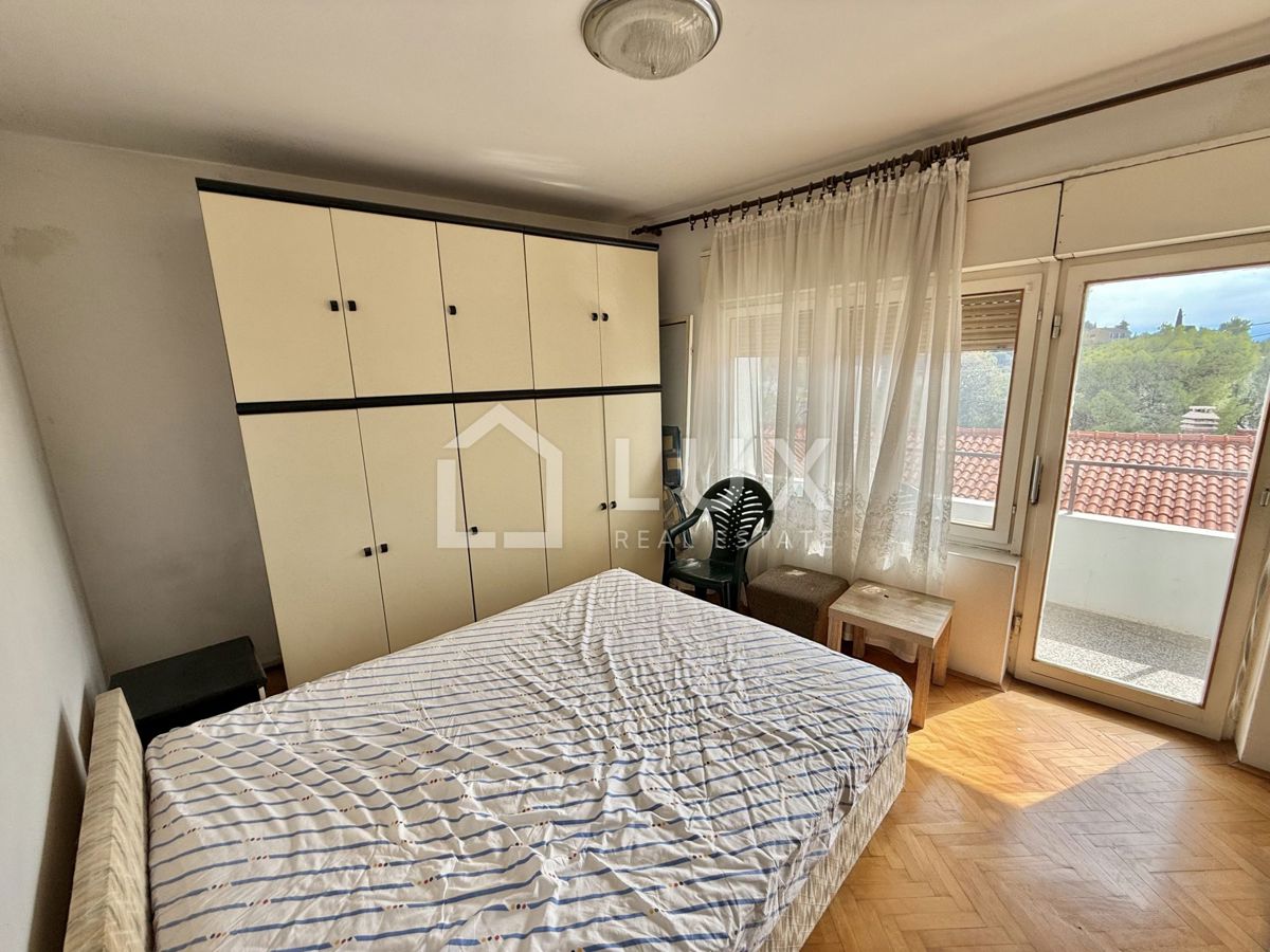 CRIKVENICA - trisobno stanovanje v centru mesta