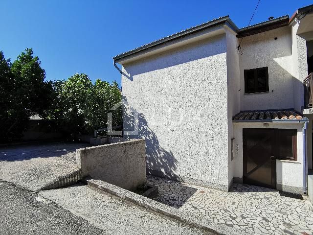 SMOKVICA KRMPOTSKA - dvojček, 70m do morja