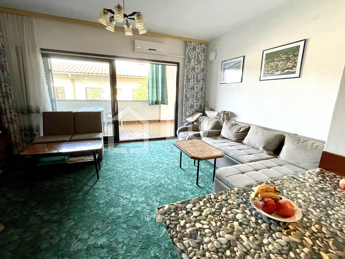 DRAMALJ - dva apartmaja z vrtom in parkiriščem