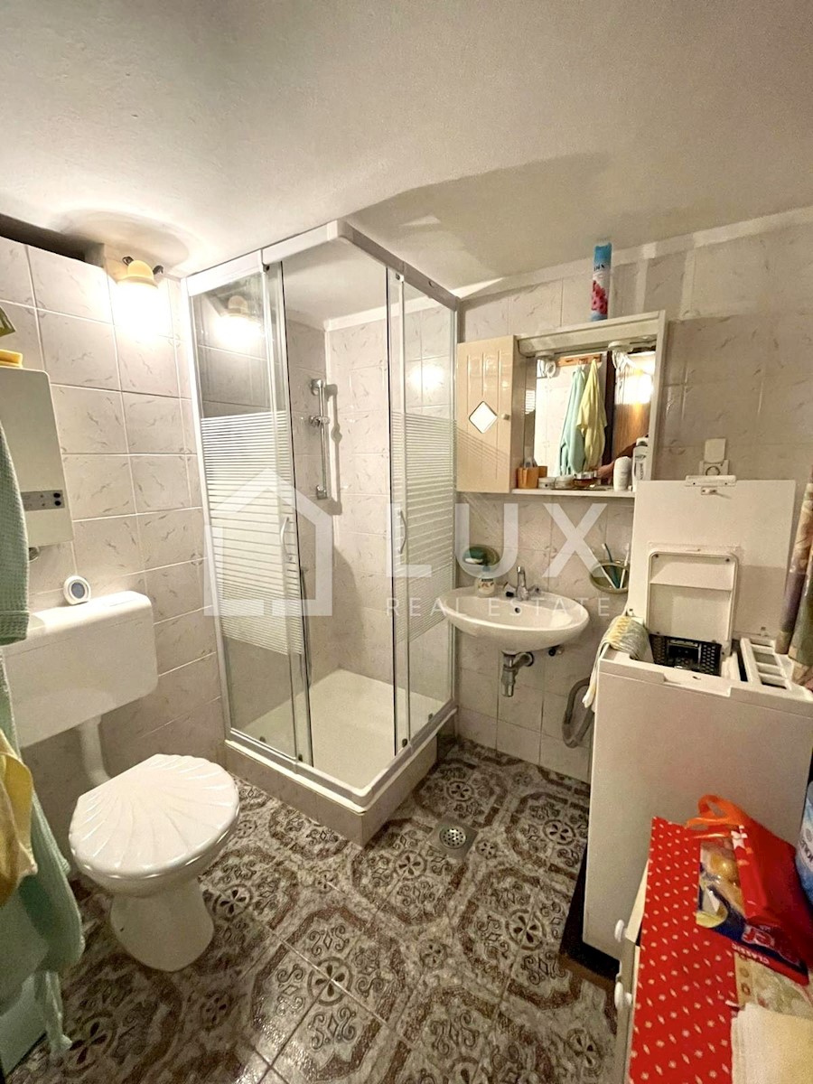 DRAMALJ - dva apartmaja z vrtom in parkiriščem