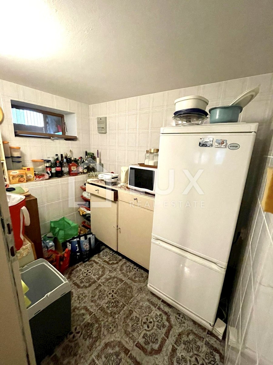DRAMALJ - dva apartmaja z vrtom in parkiriščem