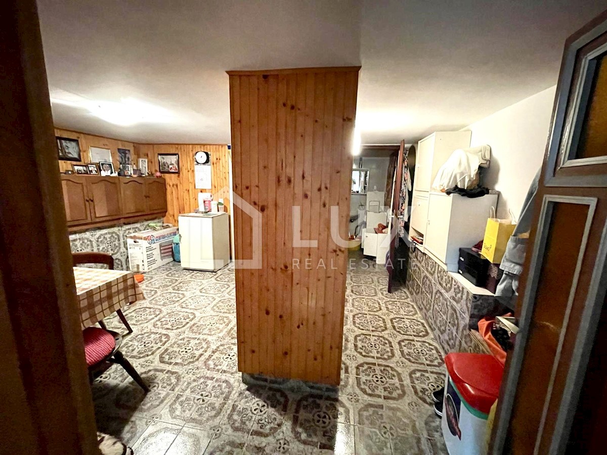 DRAMALJ - dva apartmaja z vrtom in parkiriščem
