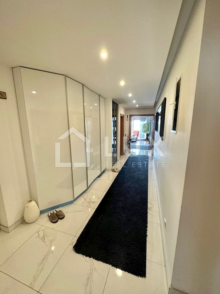 CRIKVENICA - stanovanje 125m2, 3s + kopalnica