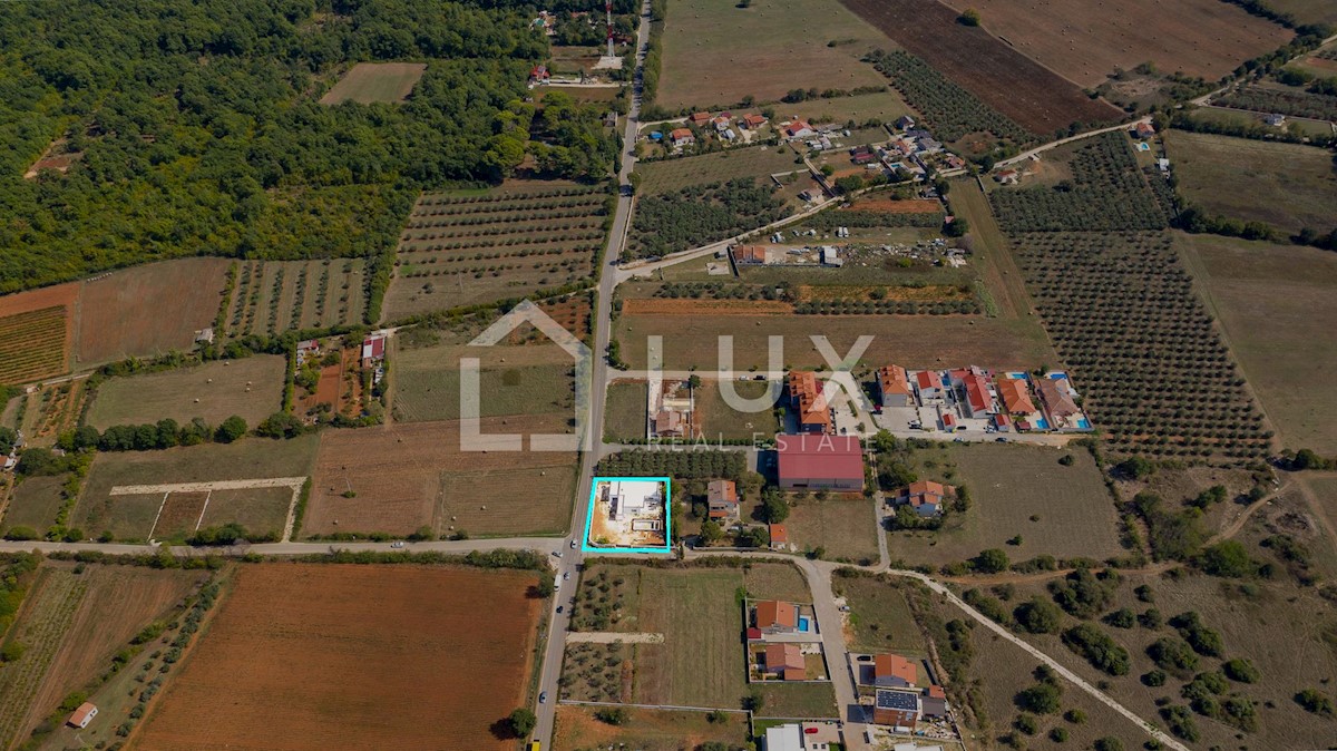 PULA - moderna enonadstropna hiša z bazenom