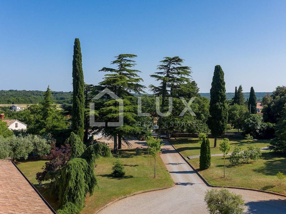 MARČANA - luksuzna vila 374m2 na parceli 8090m2