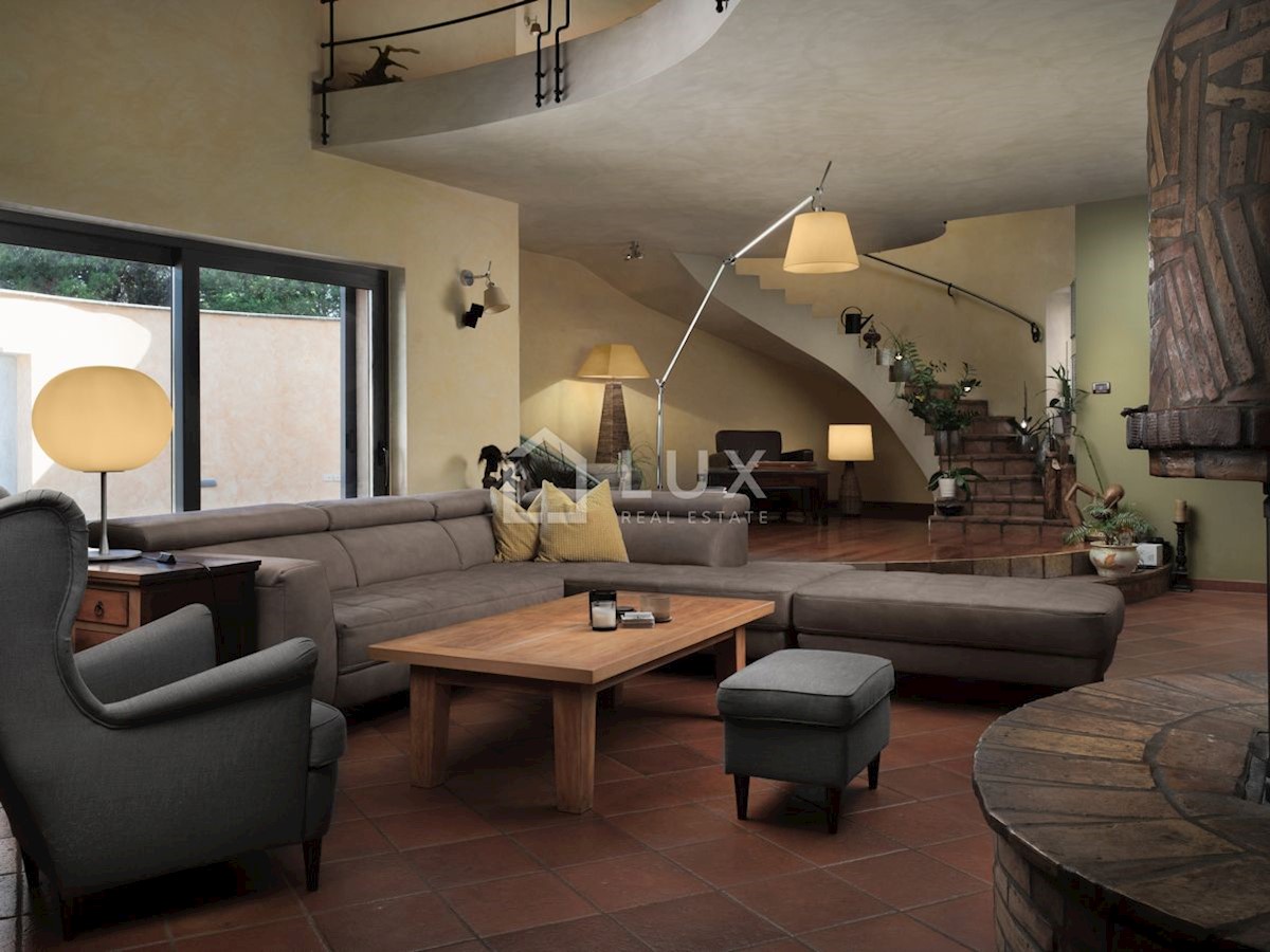 MARČANA - luksuzna vila 374m2 na parceli 8090m2