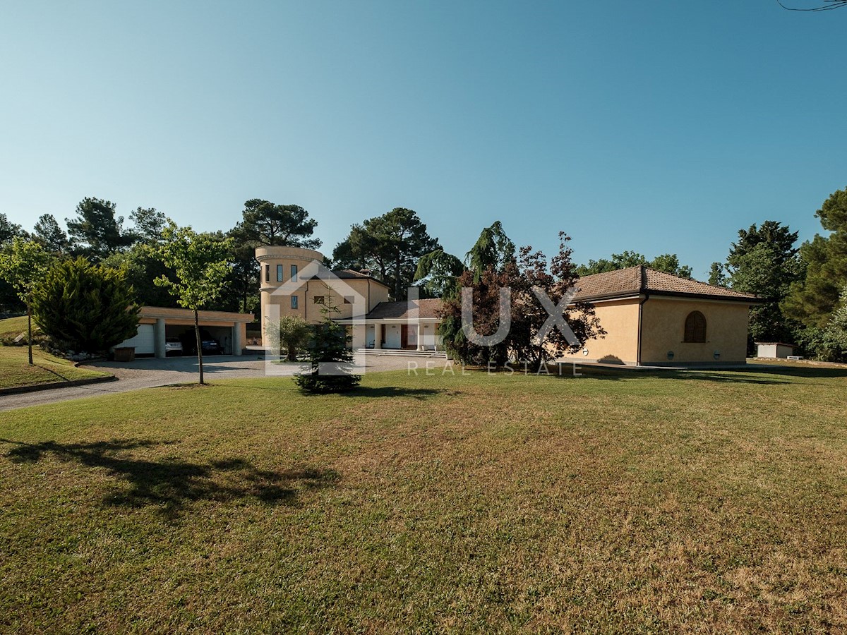 MARČANA - luksuzna vila 374m2 na parceli 8090m2