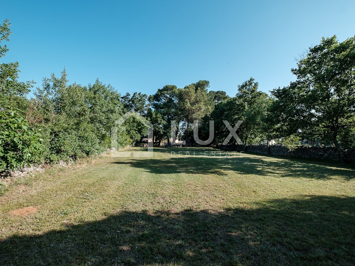 MARČANA - luksuzna vila 374m2 na parceli 8090m2