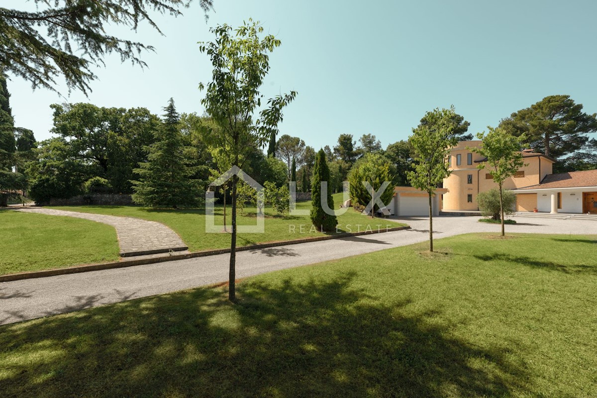 MARČANA - luksuzna vila 374m2 na parceli 8090m2