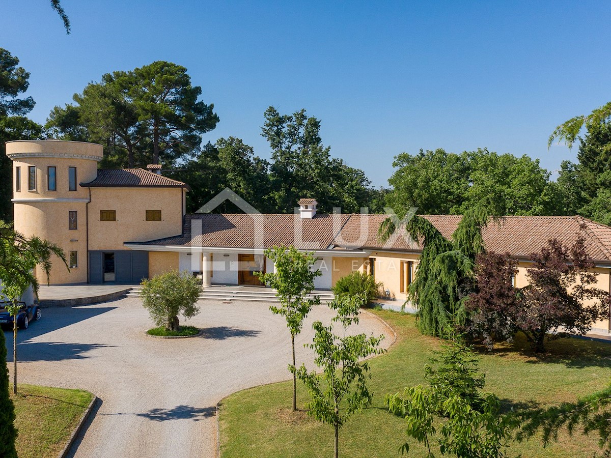 MARČANA - luksuzna vila 374m2 na parceli 8090m2