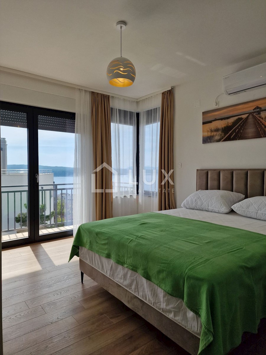 CRIKVENICA - vila z bazenom