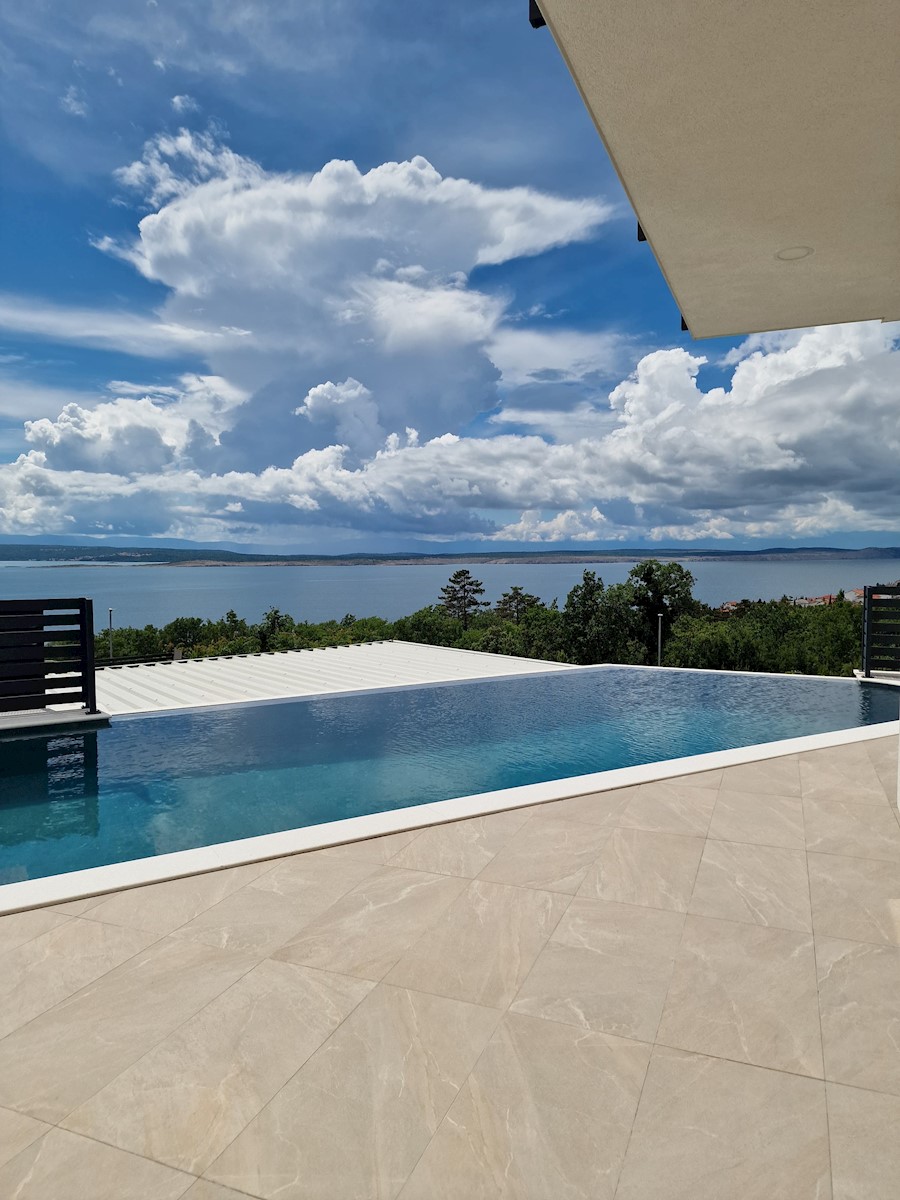 CRIKVENICA - vila z bazenom