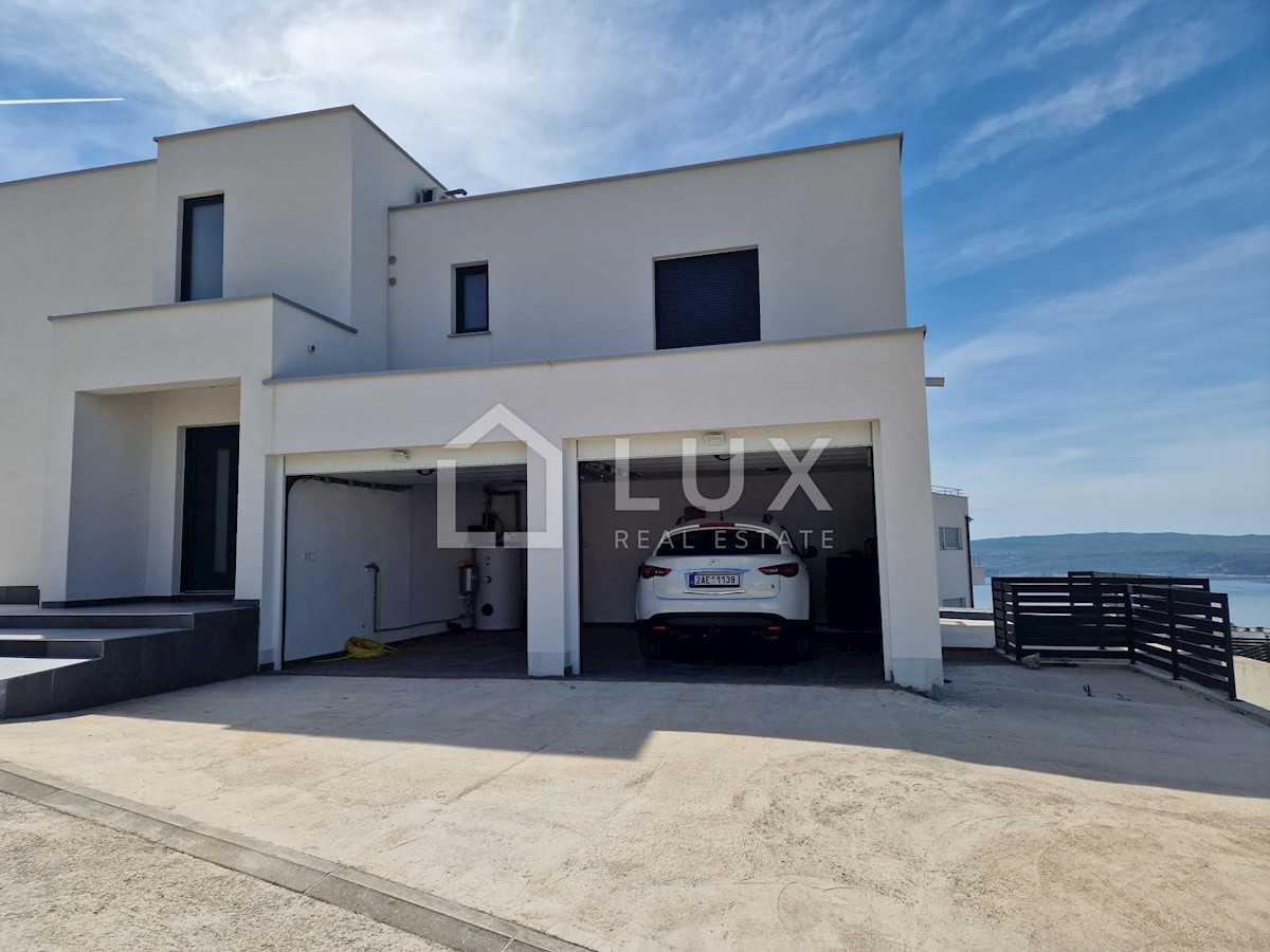 CRIKVENICA - vila z bazenom