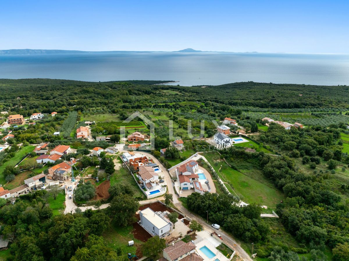 MARČANA - hiša 153m2 z bazenom