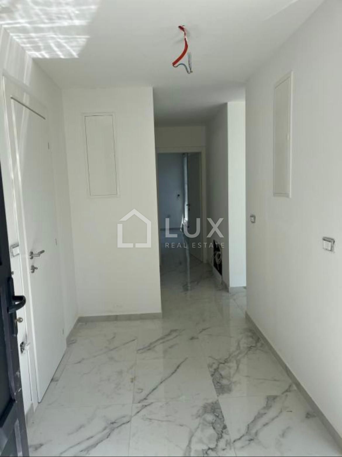 ROVINJ - moderna vila z bazenom