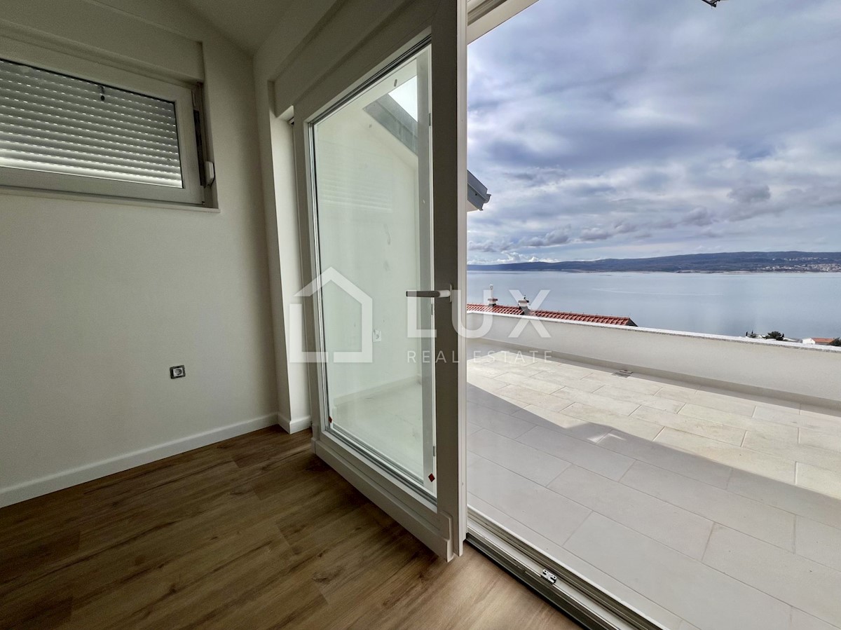 CRIKVENICA - penthouse 110m2, pogled na morje