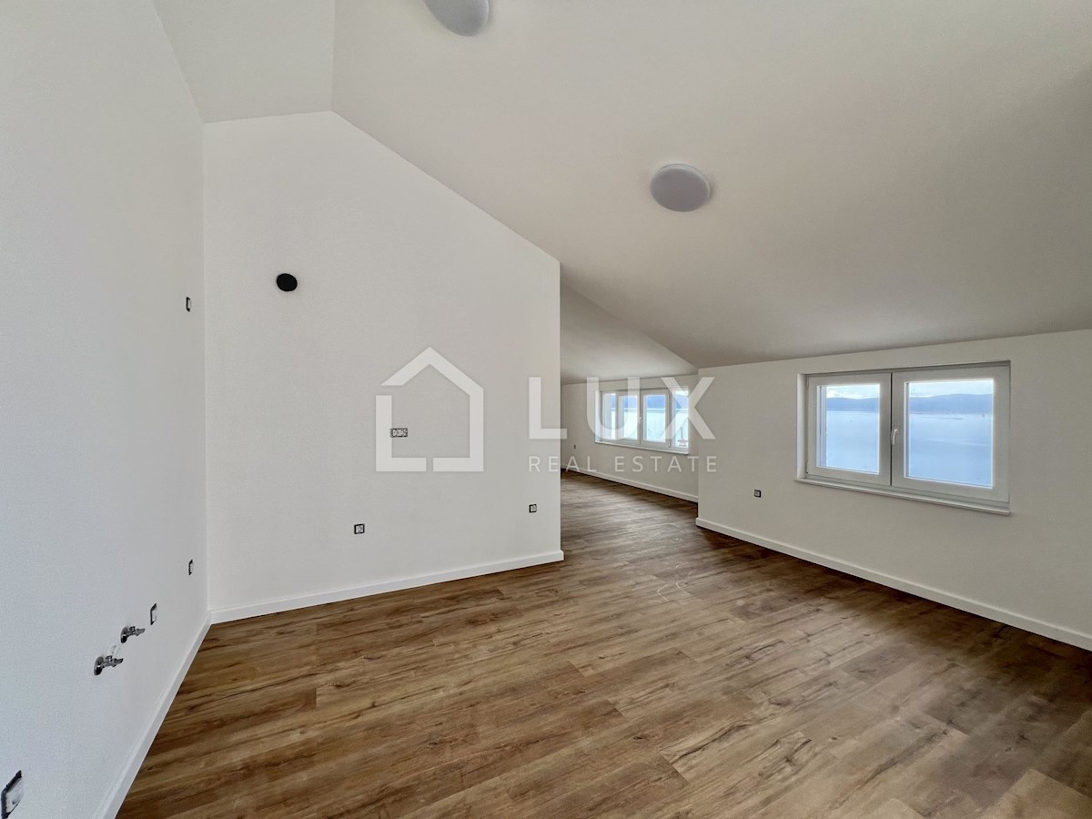 CRIKVENICA - penthouse 110m2, pogled na morje