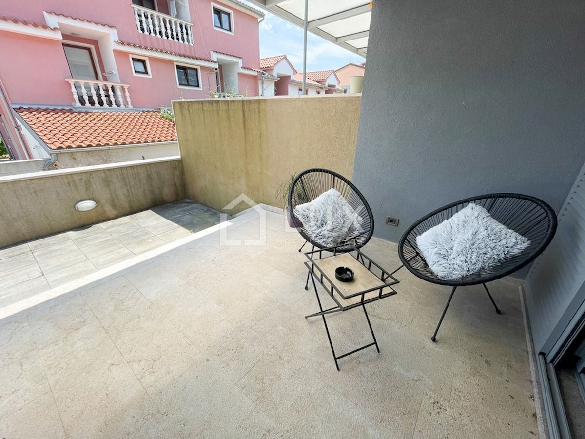 ROVINJ - pritlično stanovanje 66m2 + garaža