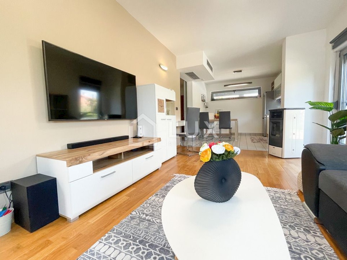 ROVINJ - pritlično stanovanje 66m2 + garaža