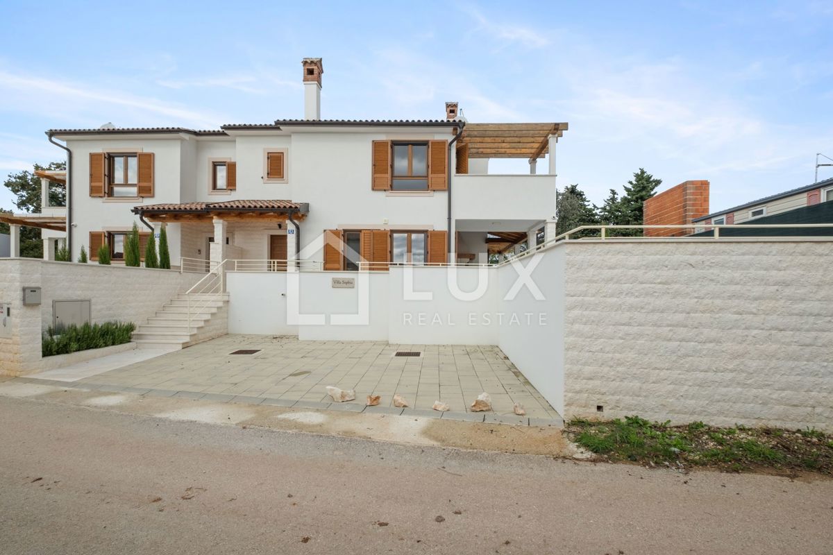 MARČANA - hiša z bazenom, novogradnja