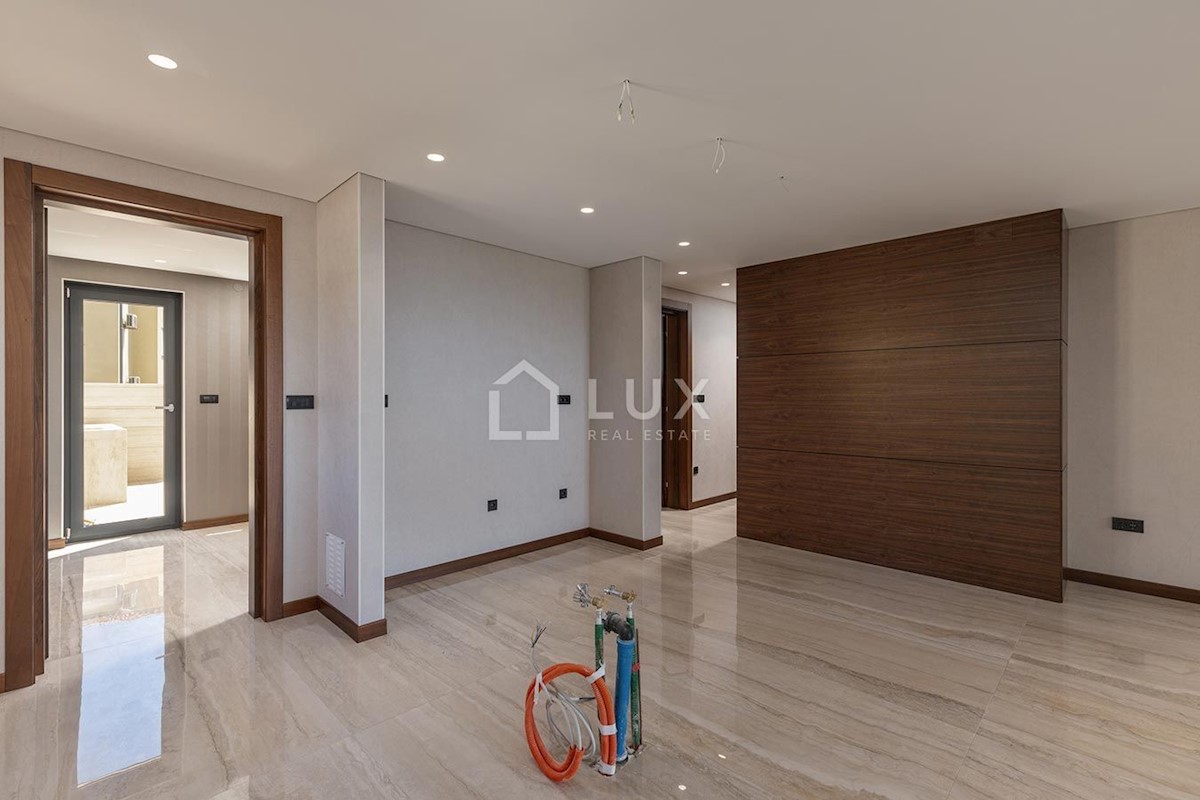 MALINSKA - penthouse 100m do morja, 3 spalnice + kopalnica