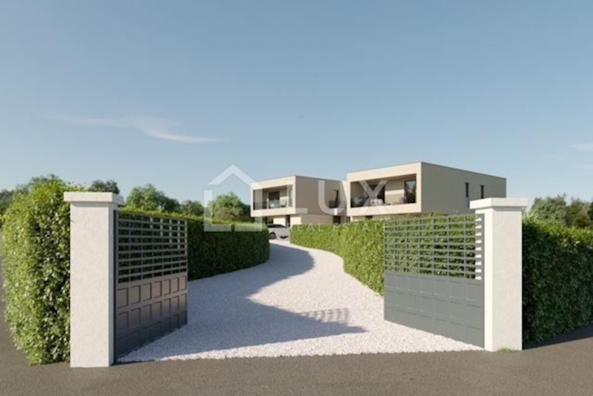 POREČ - moderna vila z bazenom, vrt 720m2