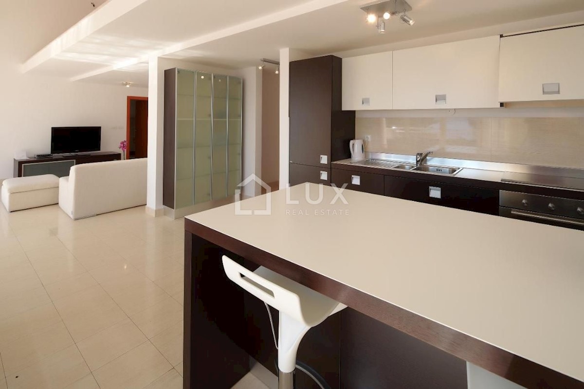 SELCE - penthouse 1. red do morja