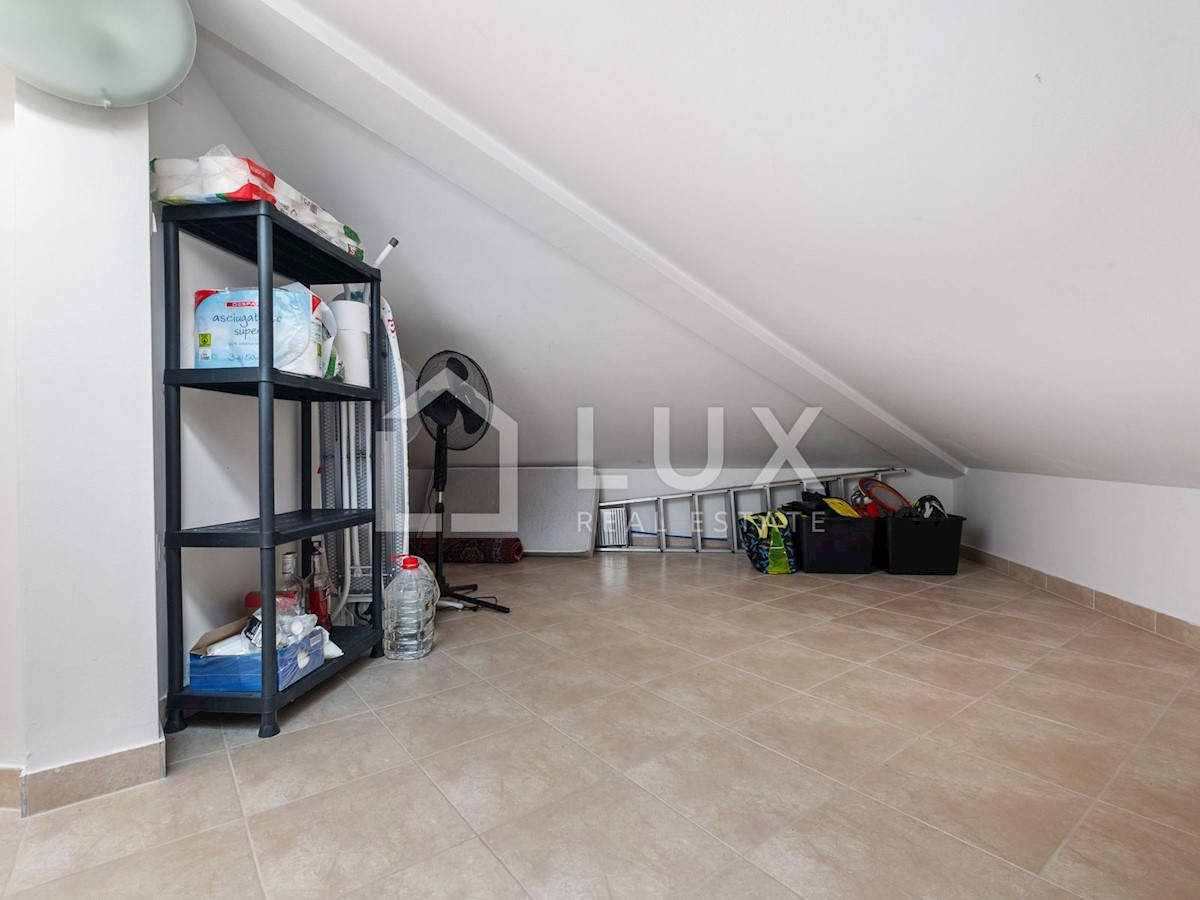MEDULIN - prostoren apartma z bazenom, 800m do plaže