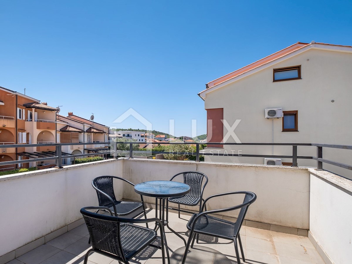 MEDULIN - prostoren apartma z bazenom, 800m do plaže