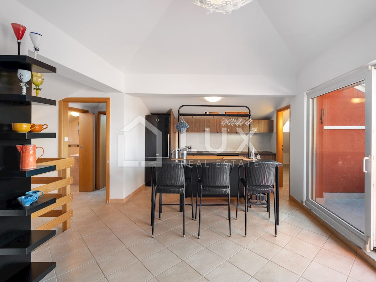MEDULIN - prostoren apartma z bazenom, 800m do plaže