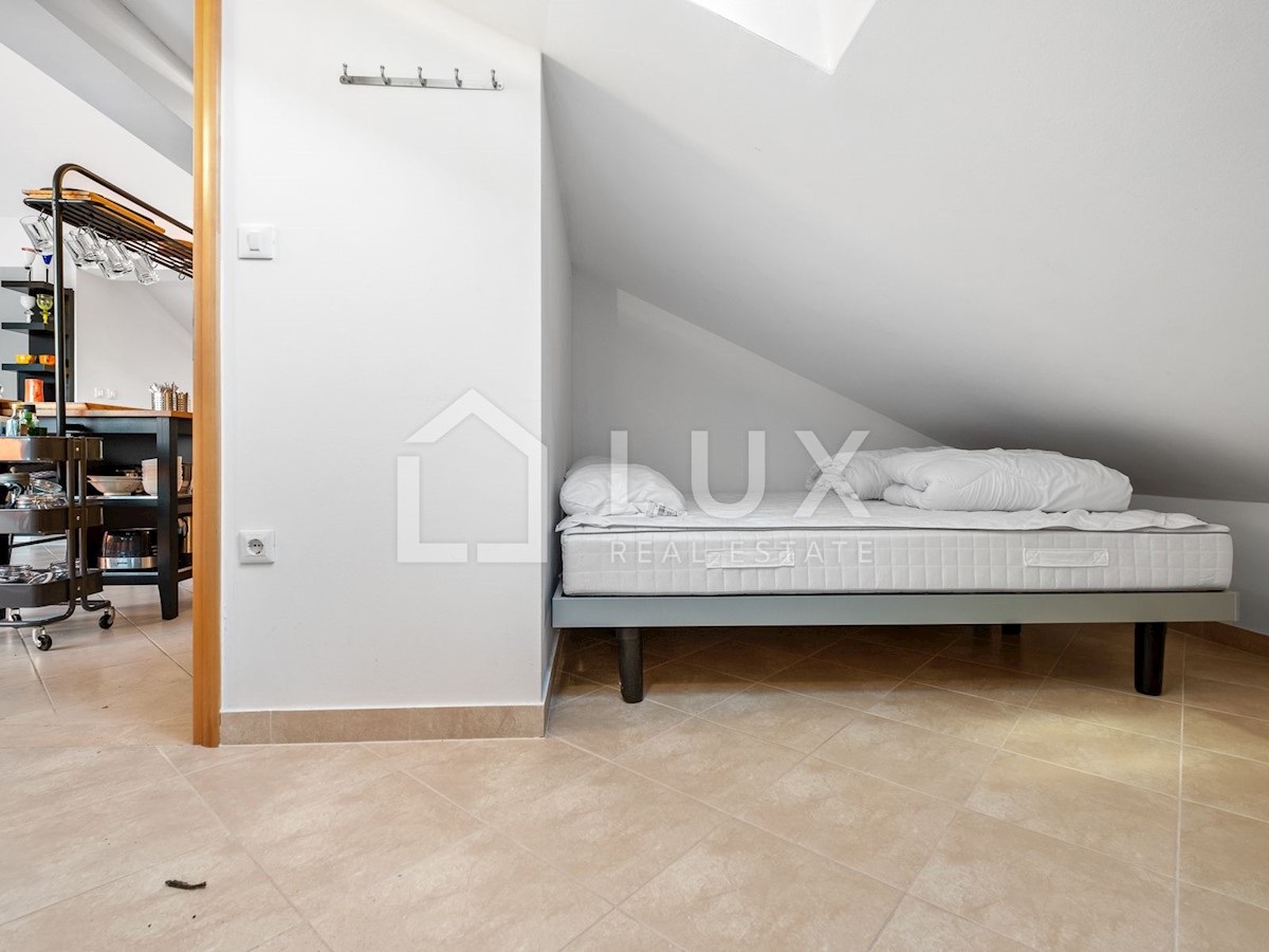 MEDULIN - prostoren apartma z bazenom, 800m do plaže