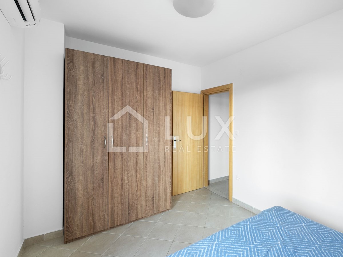 MEDULIN - prostoren apartma z bazenom, 800m do plaže