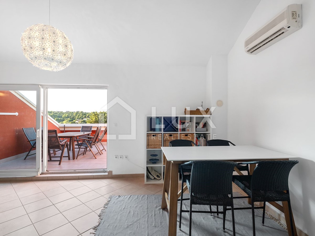 MEDULIN - prostoren apartma z bazenom, 800m do plaže