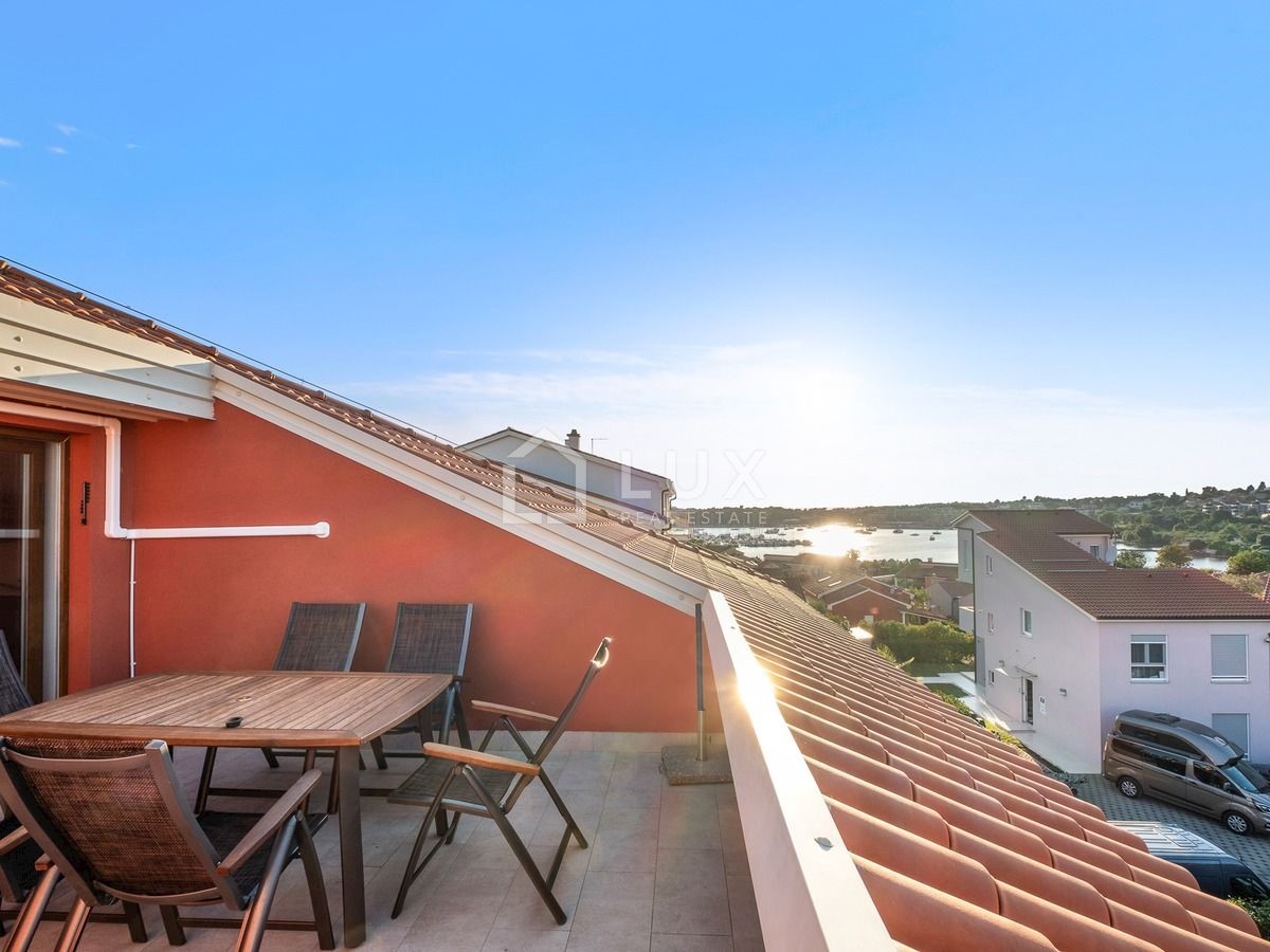 MEDULIN - prostoren apartma z bazenom, 800m do plaže