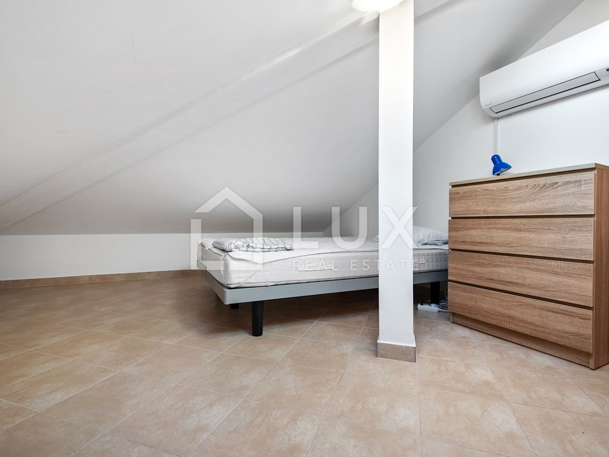 MEDULIN - prostoren apartma z bazenom, 800m do plaže