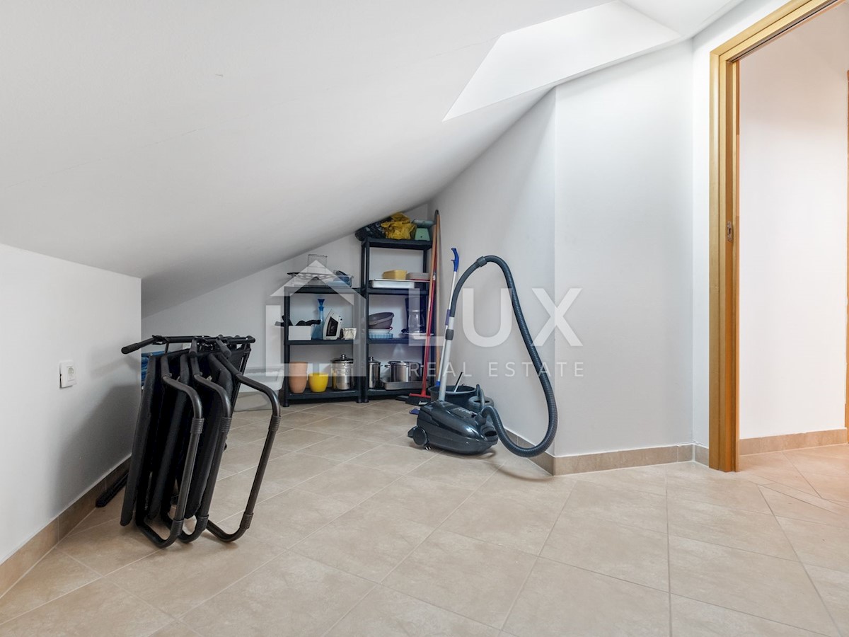 MEDULIN - prostoren apartma z bazenom, 800m do plaže