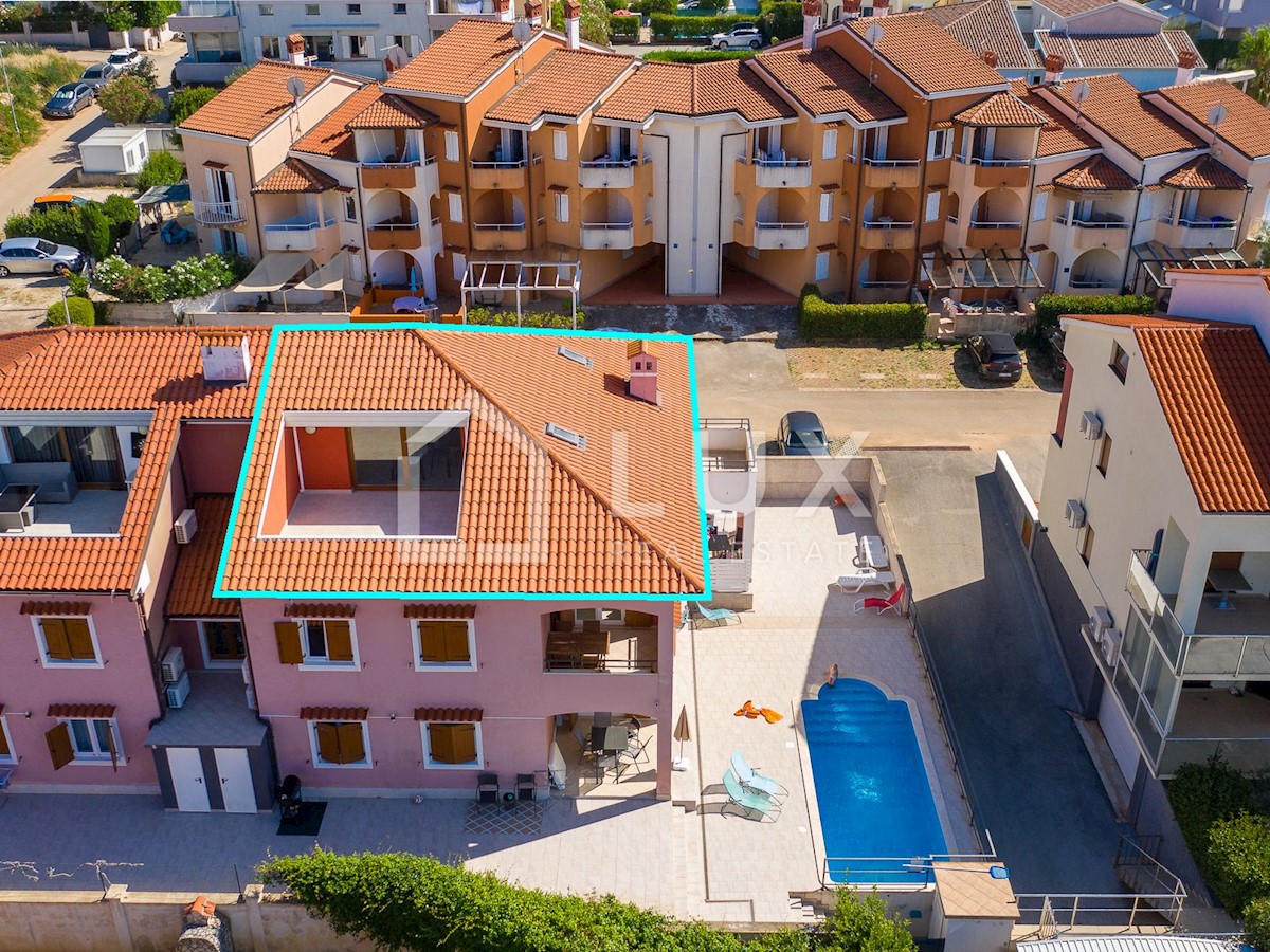 MEDULIN - prostoren apartma z bazenom, 800m do plaže