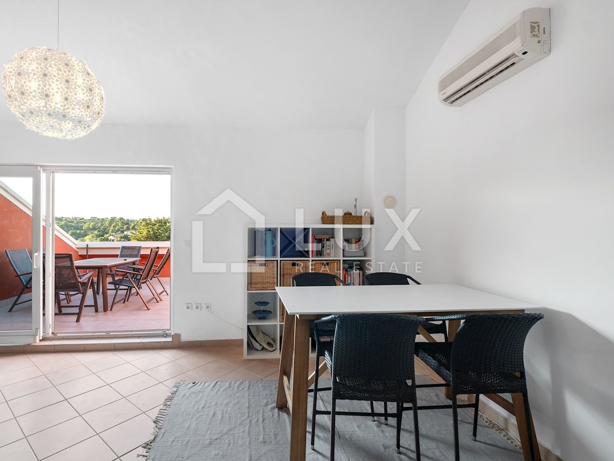 MEDULIN - prostoren apartma z bazenom, 800m do plaže