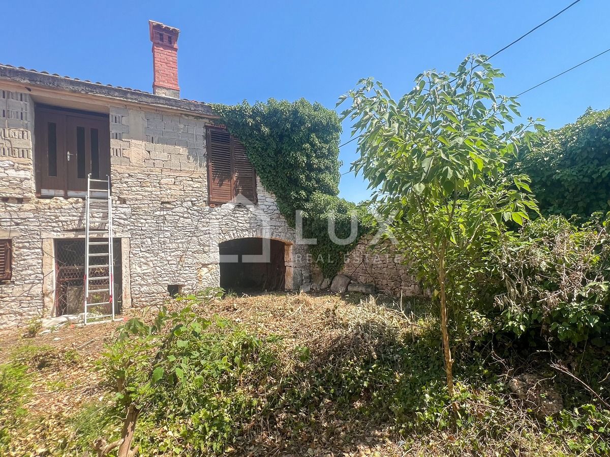 MARČANA, KRNICA - kamnita hiša za obnovo