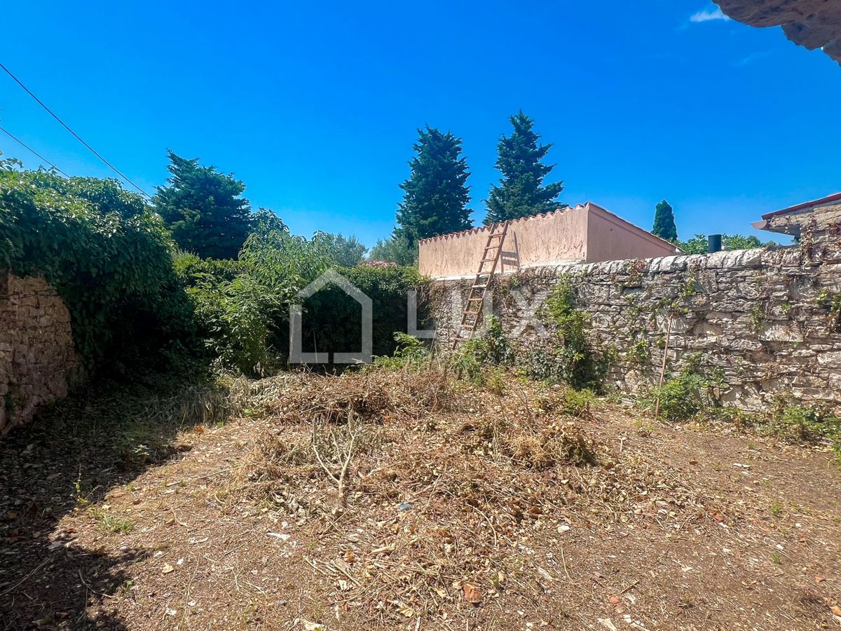 MARČANA, KRNICA - kamnita hiša za obnovo