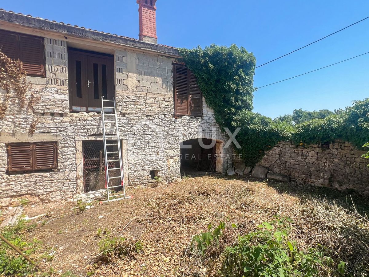 MARČANA, KRNICA - kamnita hiša za obnovo